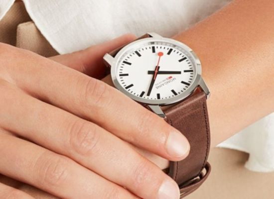 How Does a Quartz Watch Work? 